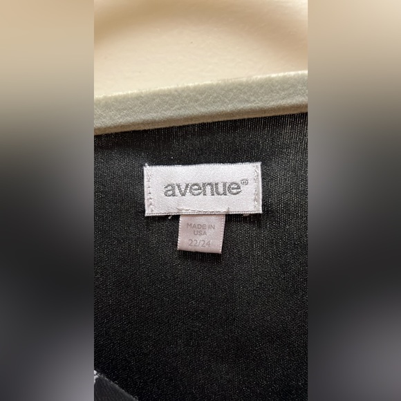 🌟 Flowy Avenue Blouse 🌟 Price Reduced!🔥 - Picture 5 of 6